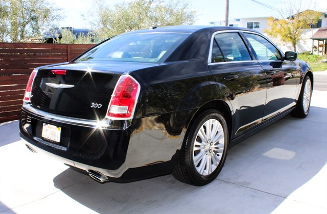 Chrysler 300 photo 2