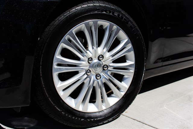 Chrysler 300 photo 13