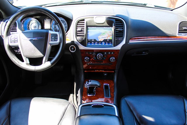 Chrysler 300 photo 10