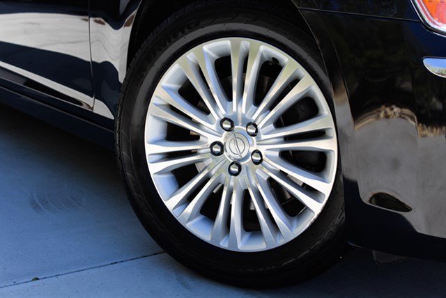 Chrysler 300 photo 14