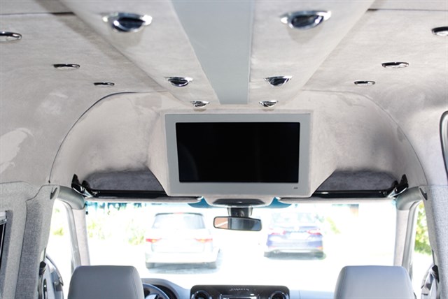 Mercedes-Benz Sprinter photo 18