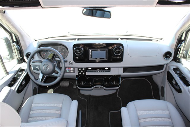 Mercedes-Benz Sprinter photo 22