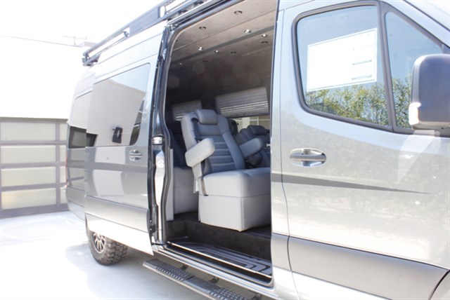 Mercedes-Benz Sprinter photo 11