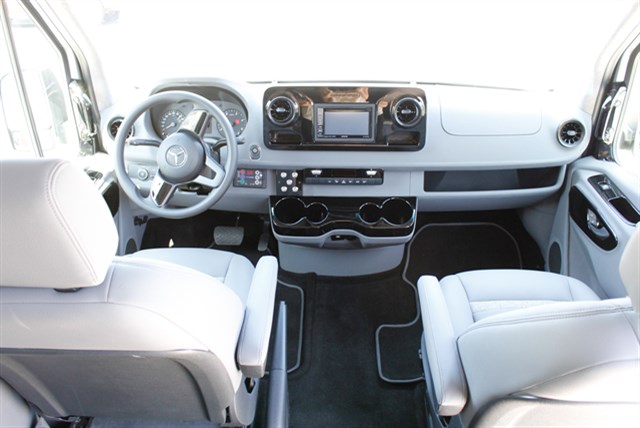 Mercedes-Benz Sprinter photo 19