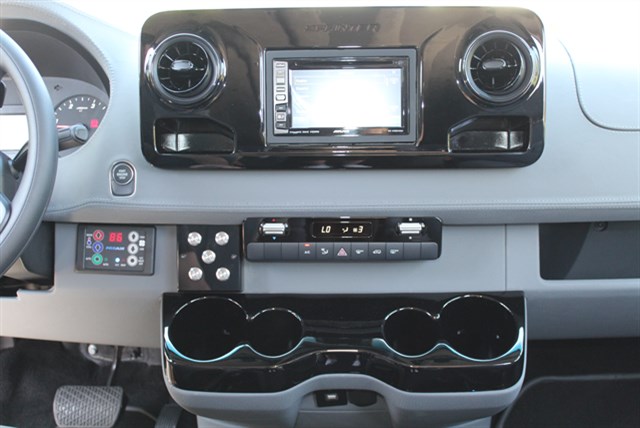 Mercedes-Benz Sprinter photo 23