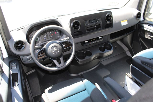 Mercedes Sprinter photo 6