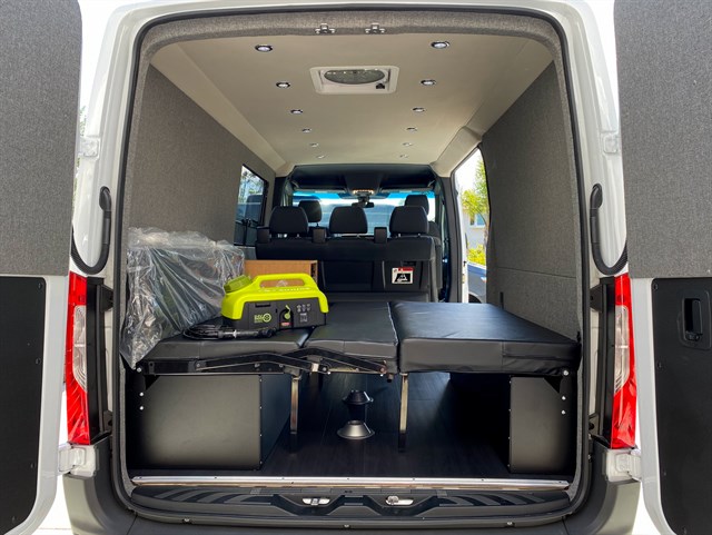 Mercedes Sprinter photo 24