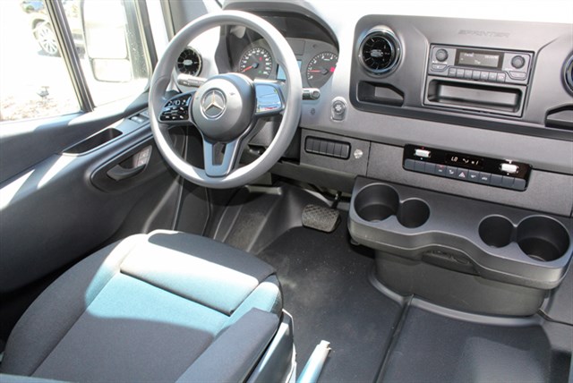 Mercedes Sprinter photo 4