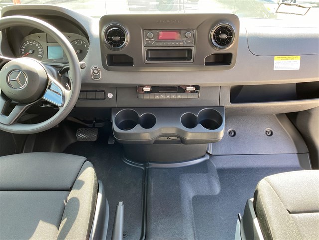 Mercedes Sprinter photo 37