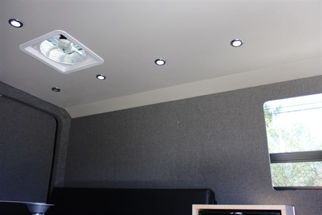 Mercedes Sprinter photo 14
