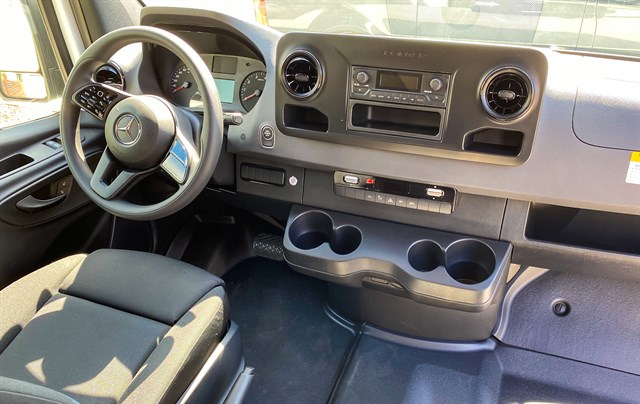 Mercedes Sprinter photo 38