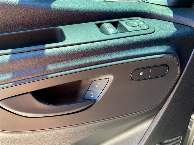 Mercedes-Benz Sprinter photo 14
