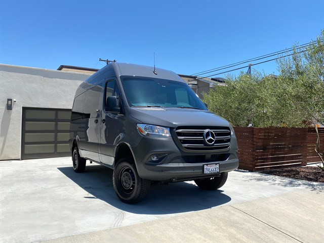 Mercedes-Benz Sprinter photo 2