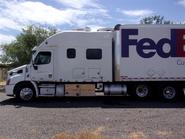 Freightliner Cascadia photo 2