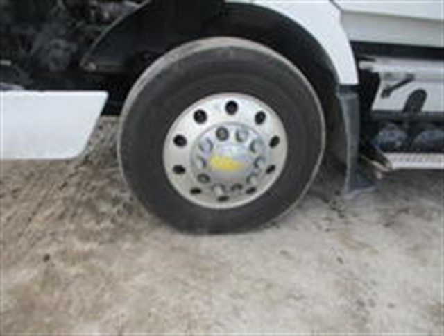 Volvo VNM photo 9