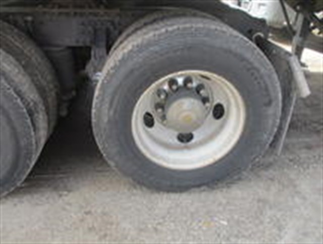 Volvo VNM photo 11