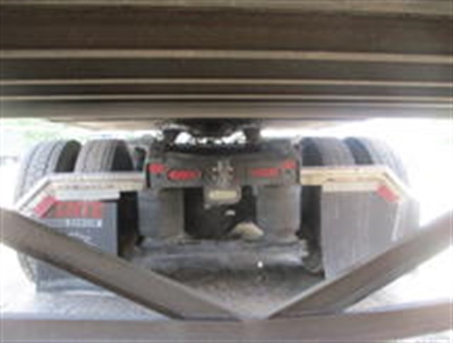 Volvo VNM photo 3