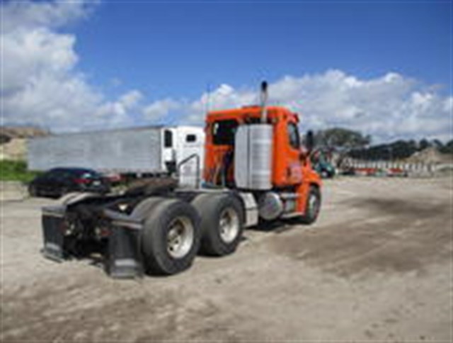 Freightliner Cascadia photo 4