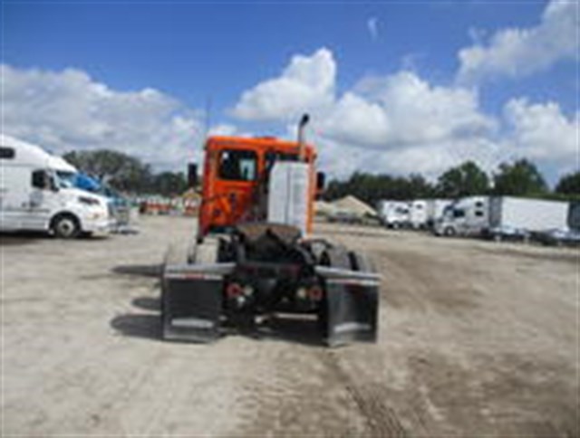Freightliner Cascadia photo 3