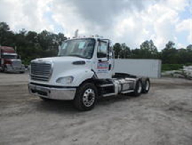 Freightliner M2 photo 2