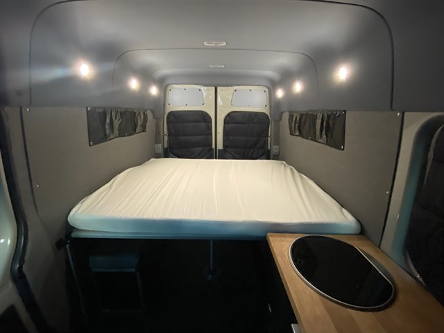 Mercedes-Benz Sprinter photo 16