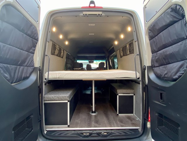 Mercedes-Benz Sprinter photo 18