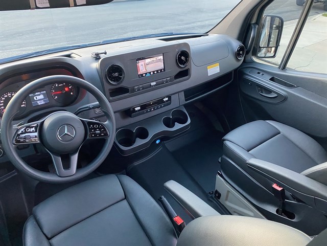 Mercedes-Benz Sprinter photo 7