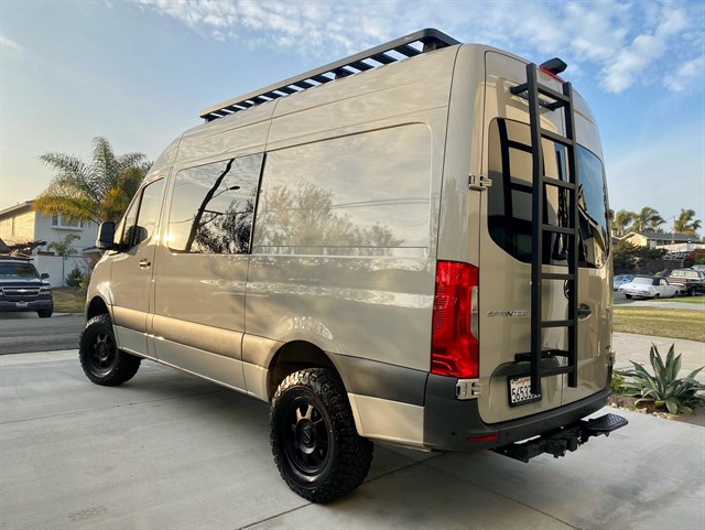 Mercedes-Benz Sprinter photo 2