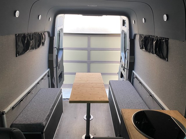 Mercedes-Benz Sprinter photo 11