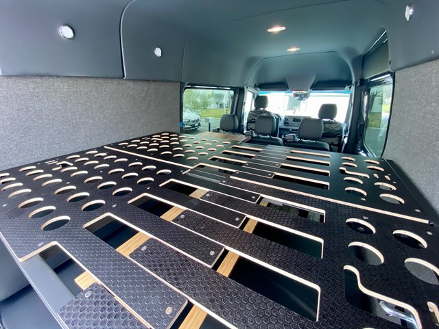 Mercedes-Benz Sprinter photo 14