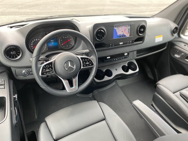 Mercedes-Benz Sprinter photo 8