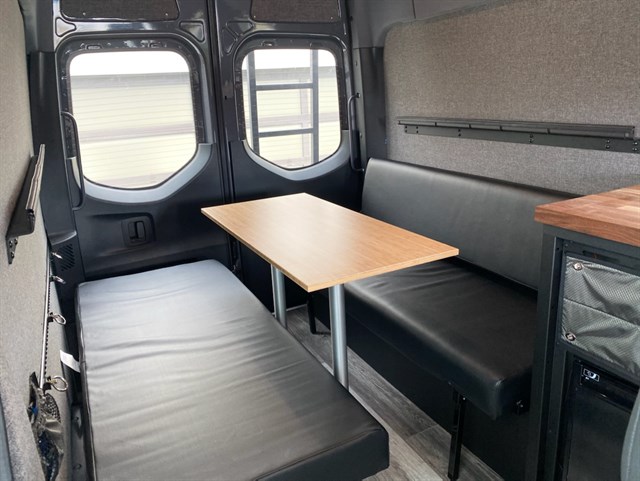 Mercedes-Benz Sprinter photo 18