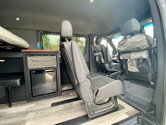 Mercedes-Benz Sprinter photo 9