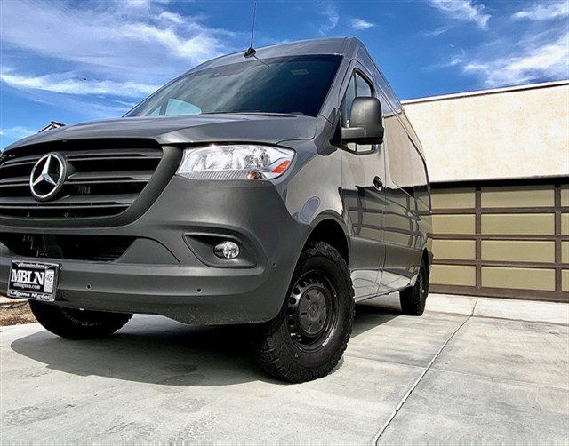 Mercedes-Benz Sprinter photo 2