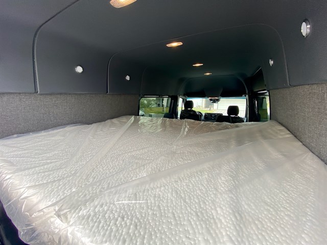 Mercedes-Benz Sprinter photo 13