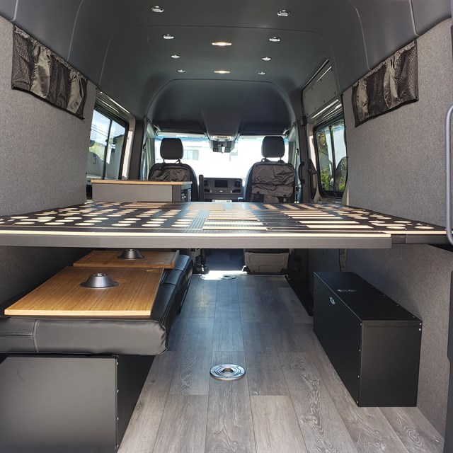 Mercedes-Benz Sprinter photo 23