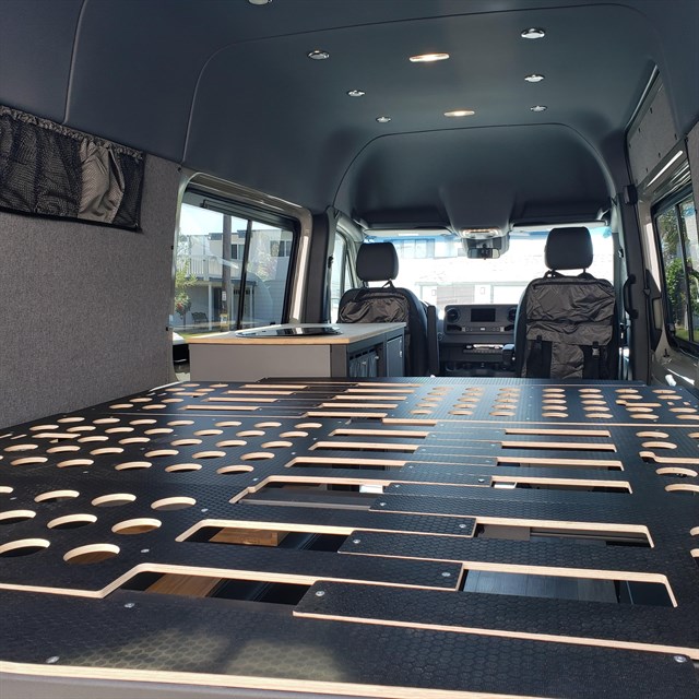 Mercedes-Benz Sprinter photo 19