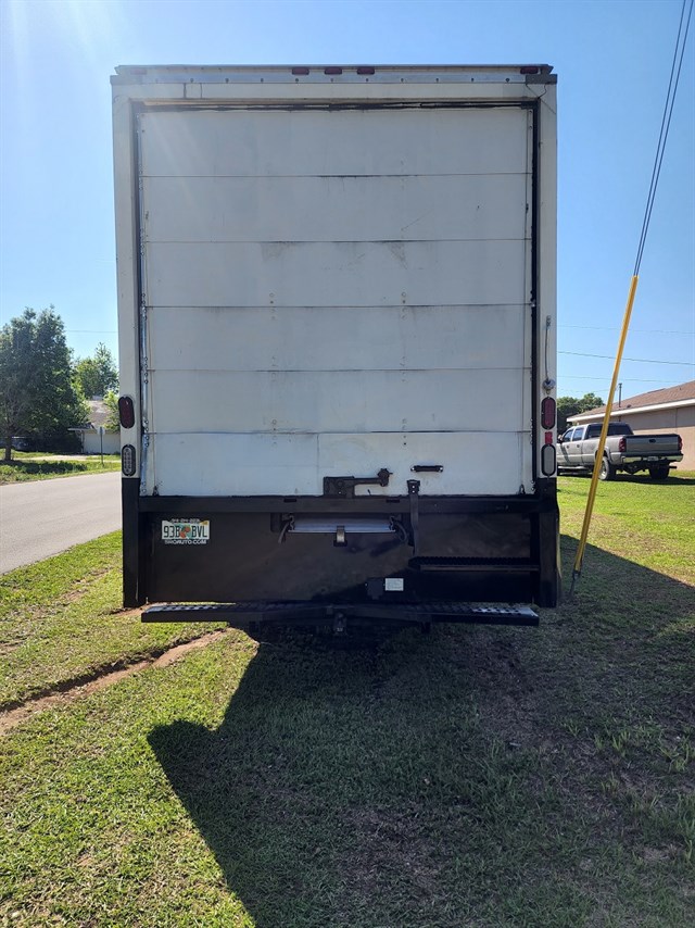 Ford F-750 photo 3