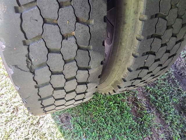 Ford F-750 photo 9
