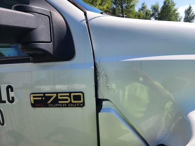 Ford F-750 photo 8