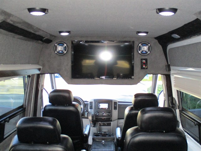 Mercedes-Benz Sprinter photo 8