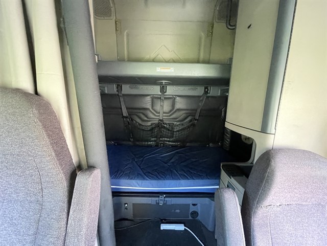 Freightliner Cascadia photo 6
