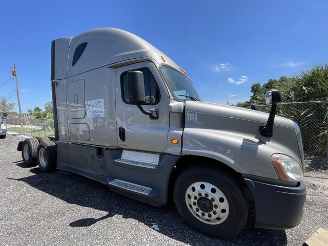 Freightliner Cascadia photo 4