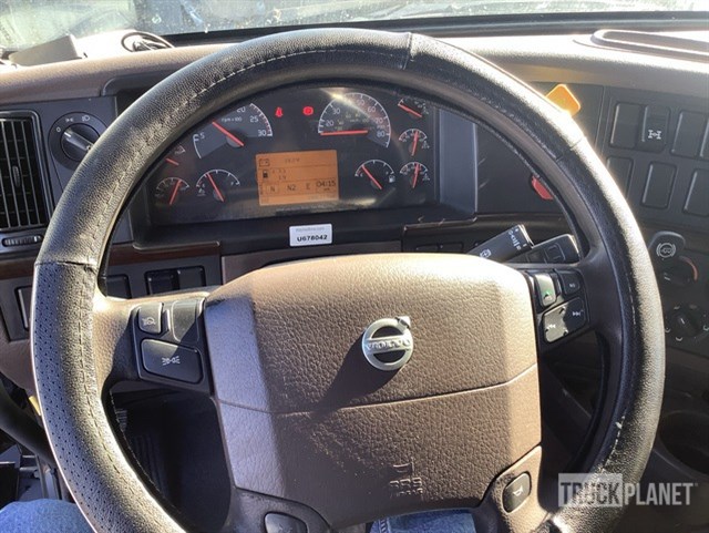 Volvo VNL670 photo 12