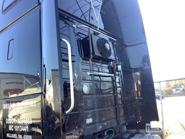 Volvo VNL670 photo 2