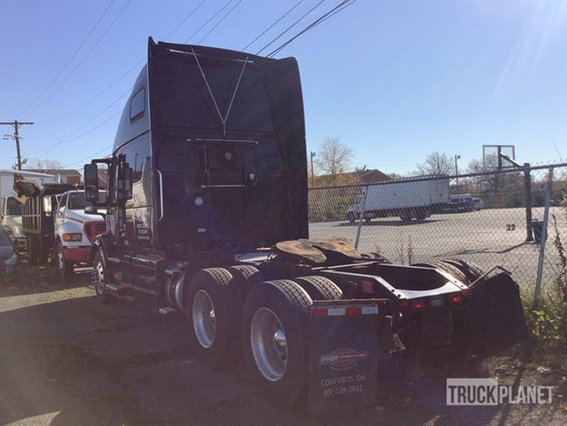 Volvo VNL670 photo 4