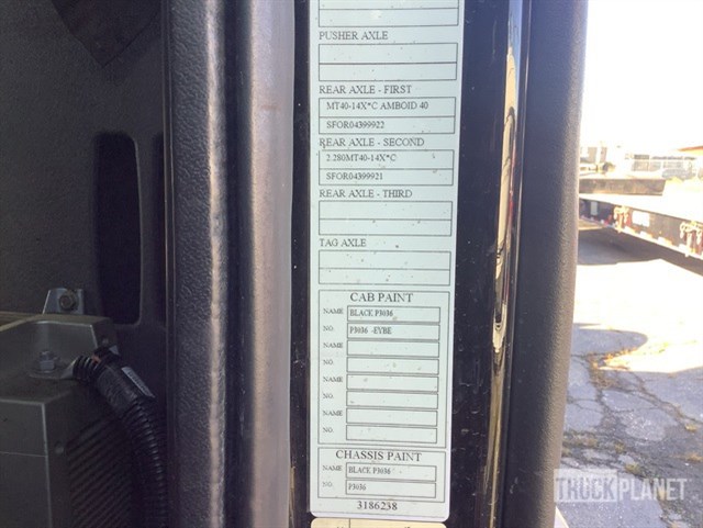 Volvo VNL670 photo 5