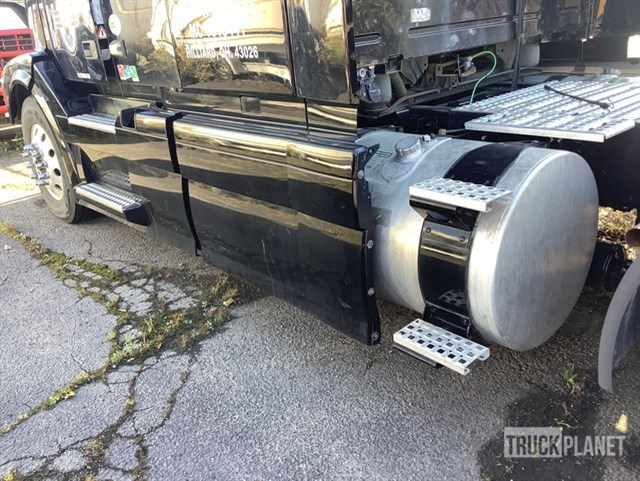 Volvo VNL670 photo 8