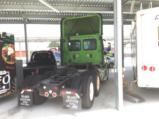 Freightliner Cascadia photo 4