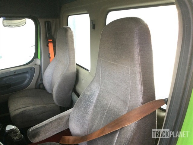 Freightliner Cascadia photo 6